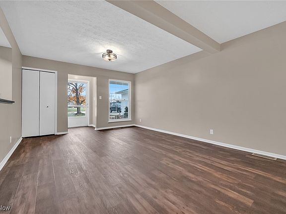 3rd image of 6862 Colonial Dr