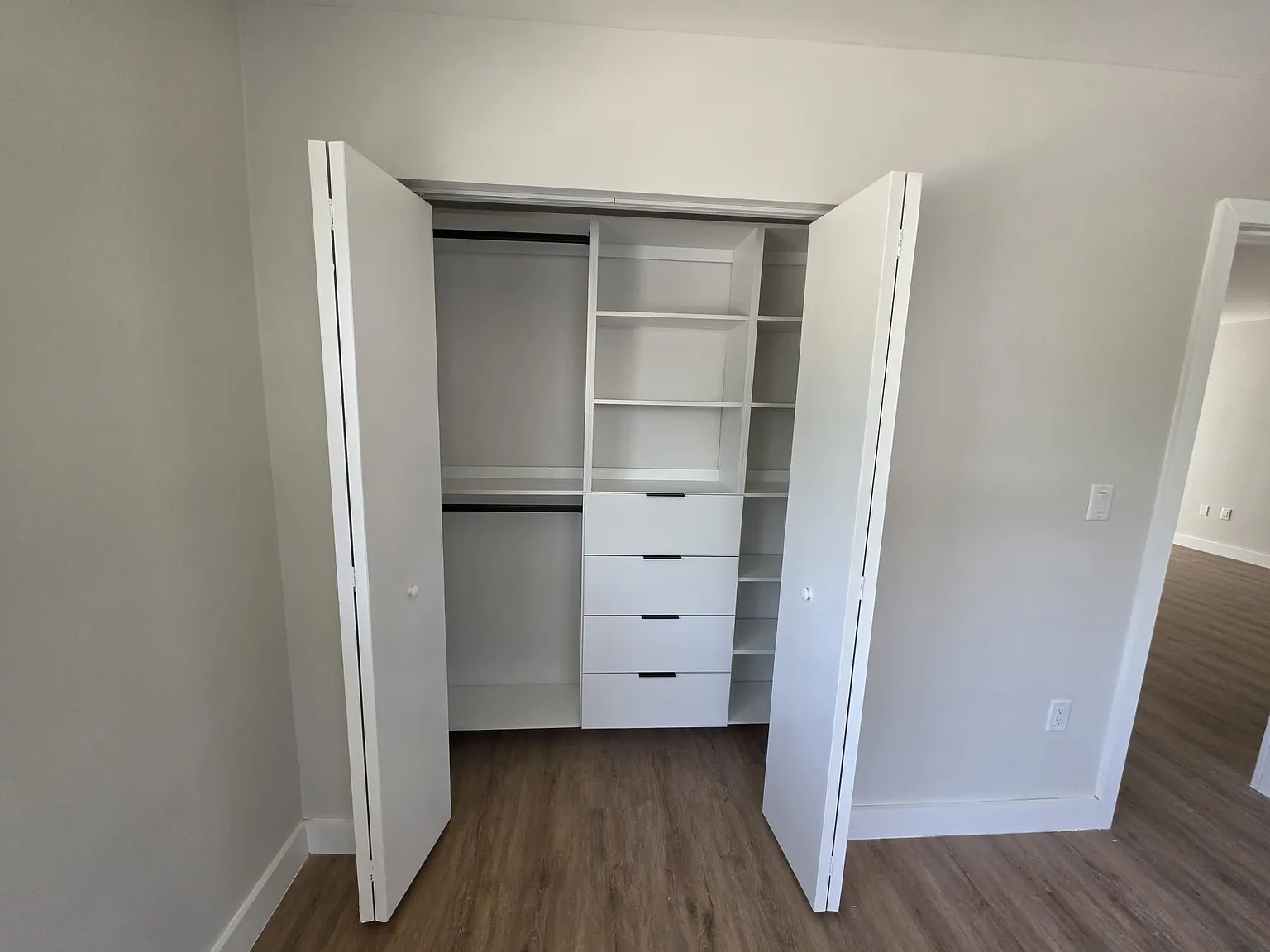 2 bed, 730 sqft, $2,500 — Photo 3