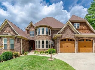 25 Shipwatch Dr, Hickory, NC 28601