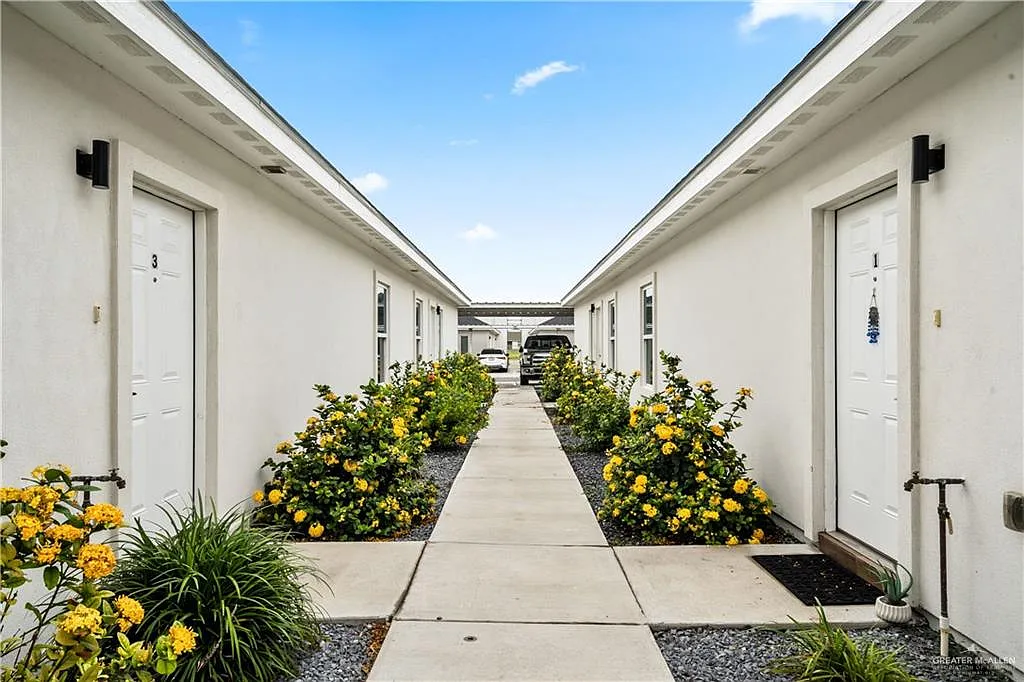 2 bed, 2.0 bath, 1000 sqft, $1,100 — Photo 2