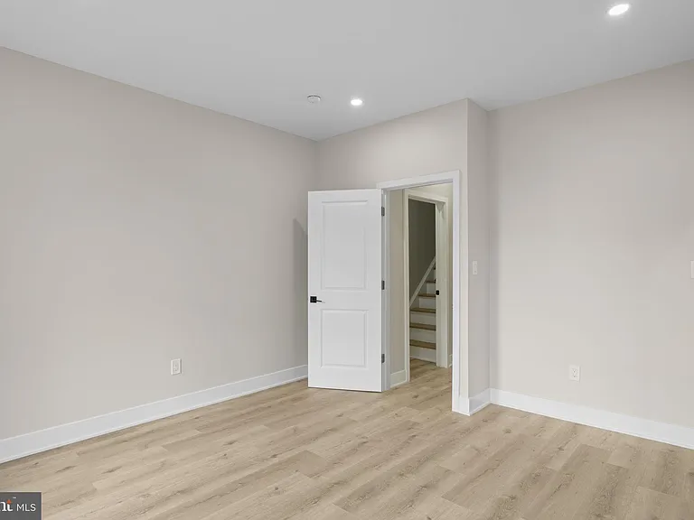648 N 36th St — Photo 25