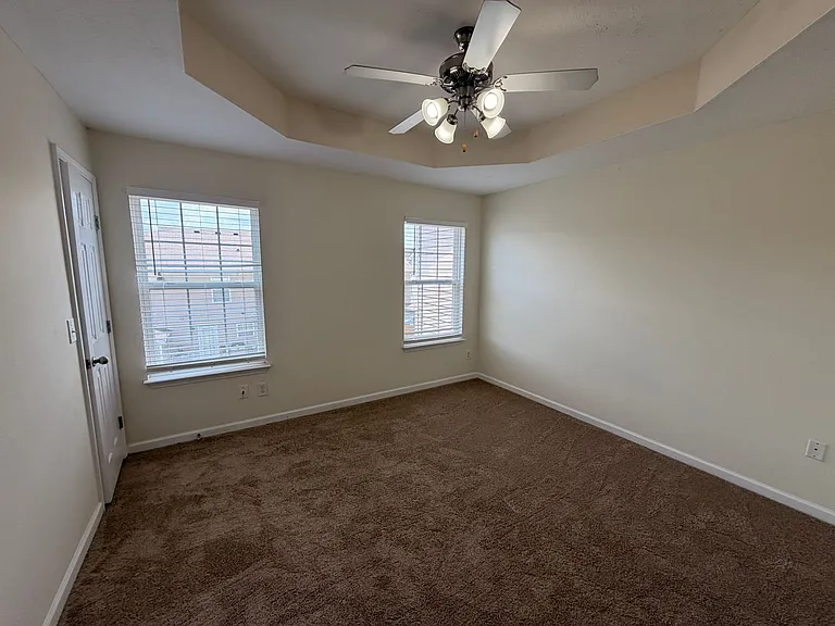 6021 Cullen Dr — Photo 15