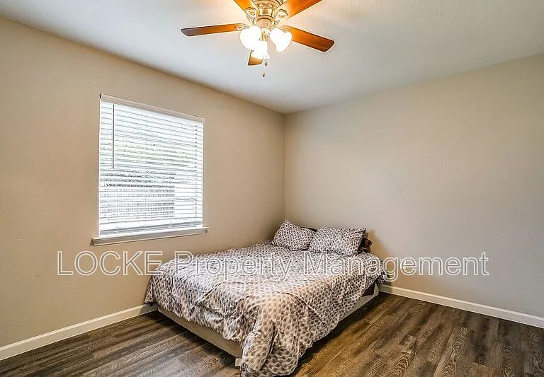 512 Stallion Ln — Photo 12