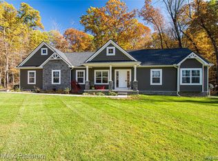 5590 Hartland Rd, Fenton, MI 48430