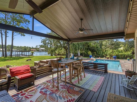3rd image of 221 Paradise Point Ln