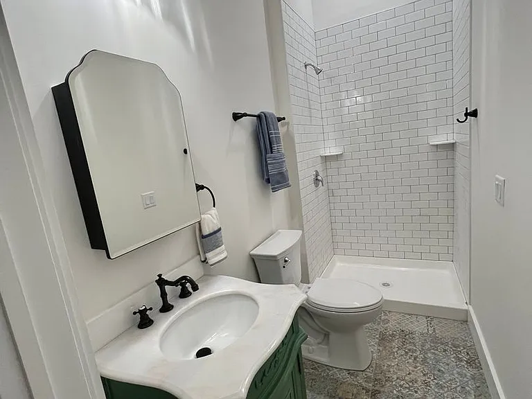 106 E Broad St — Photo 15