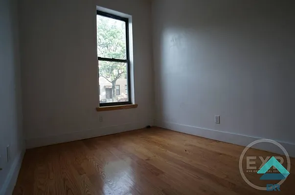 Rented by EXR | media 64