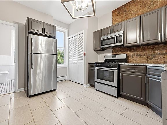 3rd image of 80 Wayne St APT 7