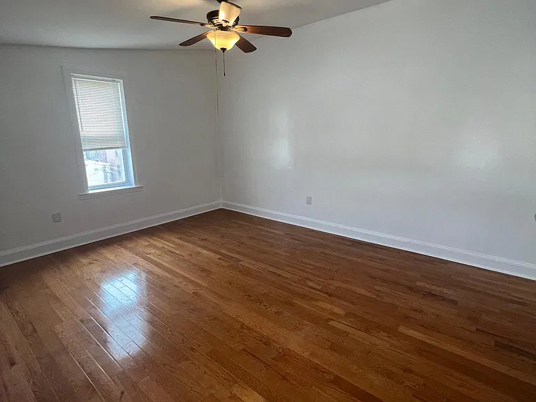 859 Hollins St #2R — Photo 8
