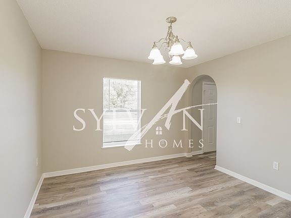 019-photo-dining-room-11910882_10042022