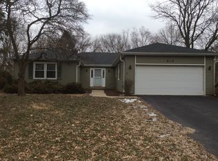 810 Bakewell Ln, Naperville, IL 60565