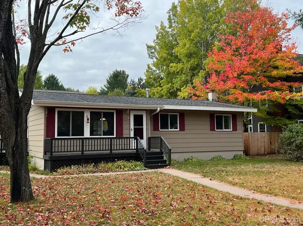 2503 Norwood St, Marquette, MI 49855