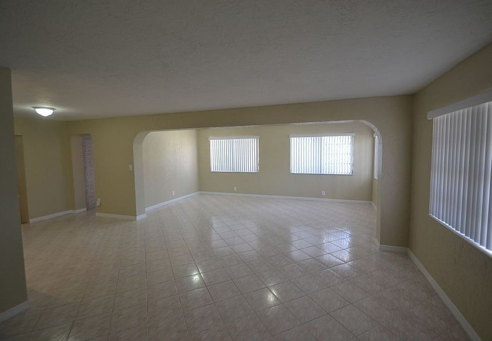 1st image of 826 NW 200th St