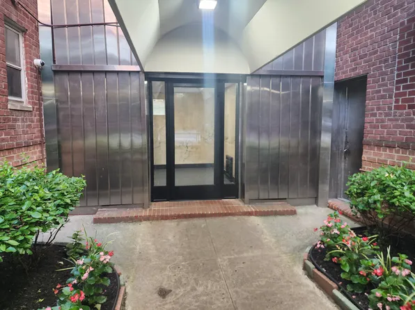 123-25 82nd Avenue image 2 of 8