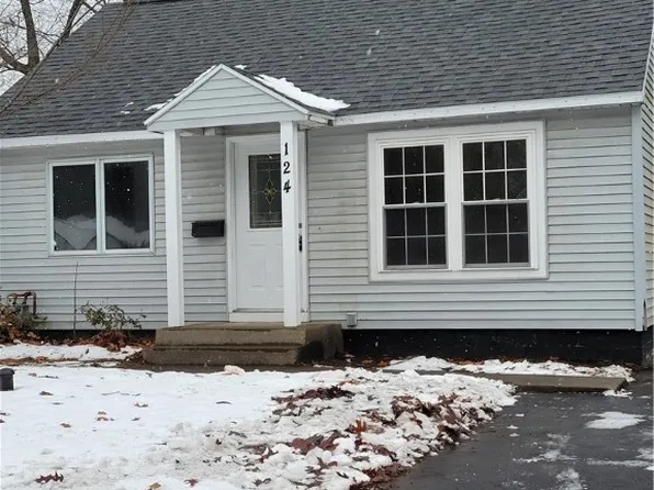 124 Ford Dr, North Syracuse, NY 13212