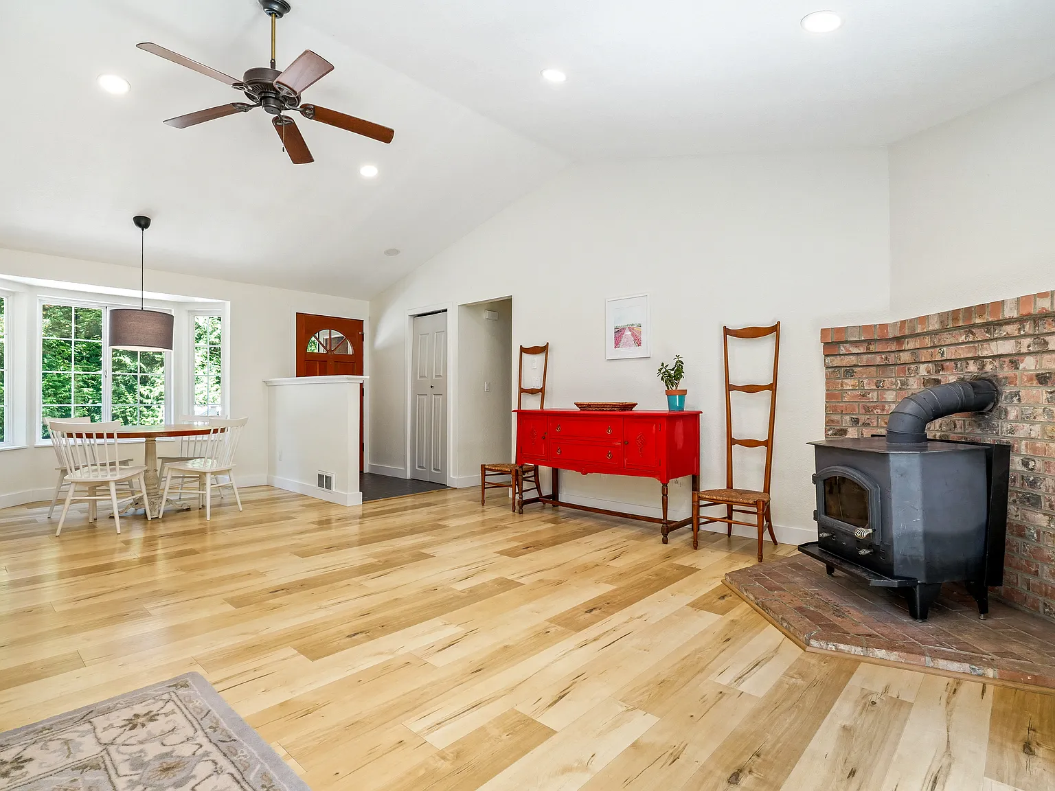 3 bed, 1357 sqft, $2,500 — Photo 3