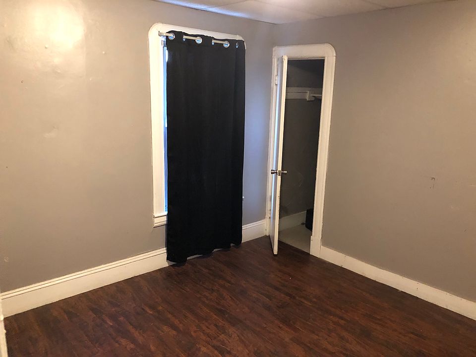 2nd image of 185 Massasoit St #1