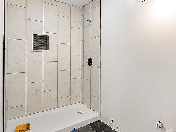 5th image of 3100 Seminole Loop