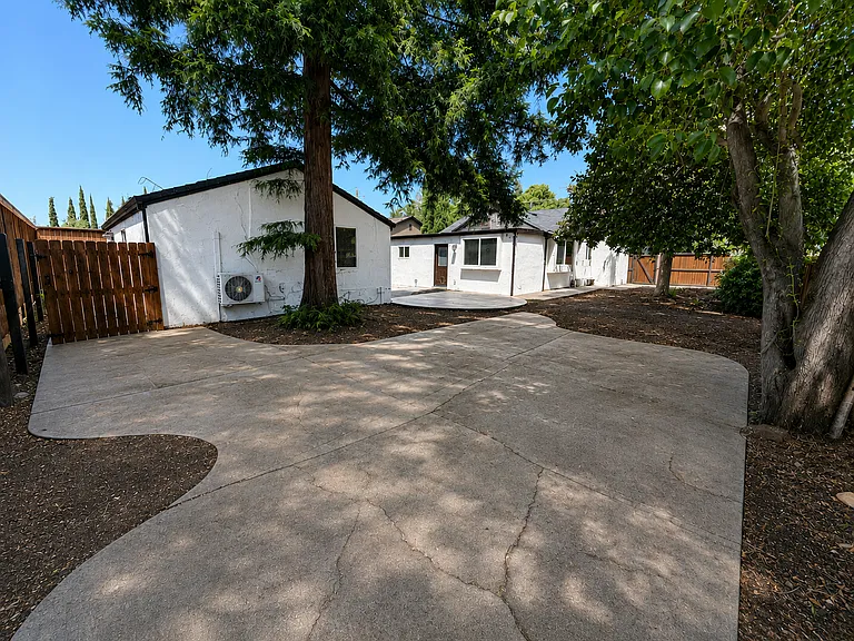 2245 Ceanothus Ave — Photo 18