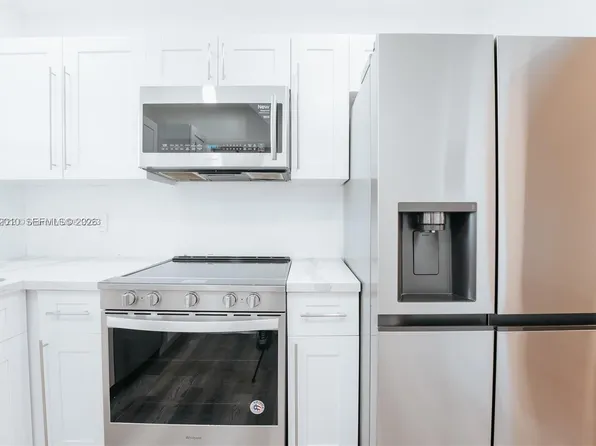 2041 NW 81st Ave APT 427, Hollywood, FL 33024