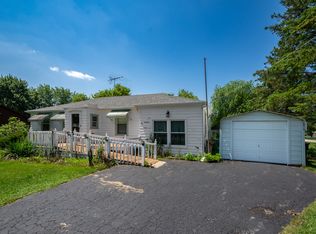 40484 N Deep Lake Rd, Antioch, IL 60002