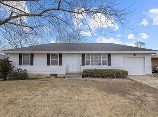 1211 Crest Dr, Pleasant Hill, MO 64080