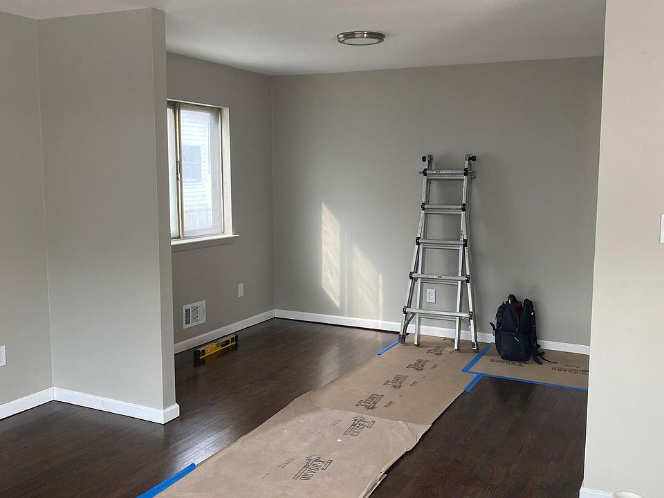 1st image of 155 Holly Ave #1