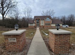 1710 Willow Bend Rd, Cedar Falls, IA 50613