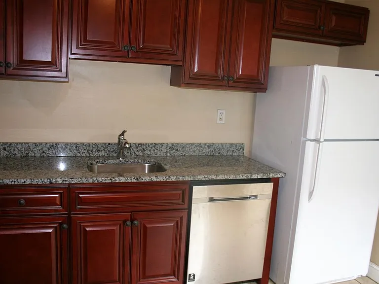 155 Jackson Ave — Photo 5
