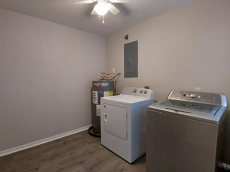 2247 Stella St — Photo 12