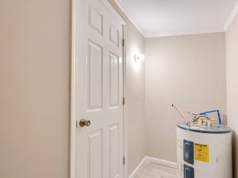 112 East St E — Photo 13