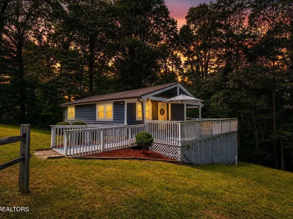112 Posey Ln, Jacksboro, TN 37757