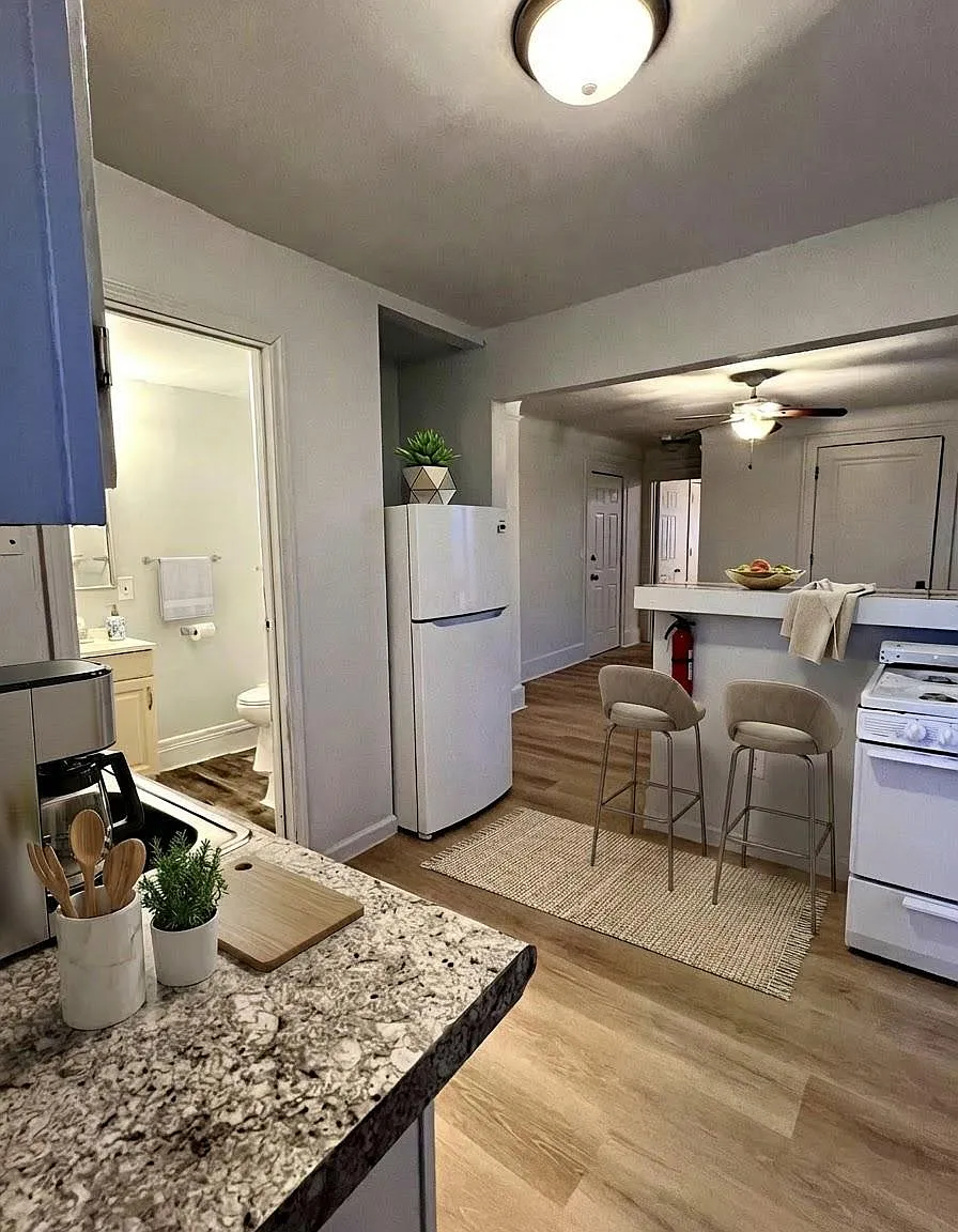 1 bed, 800 sqft, $995 — Photo 2