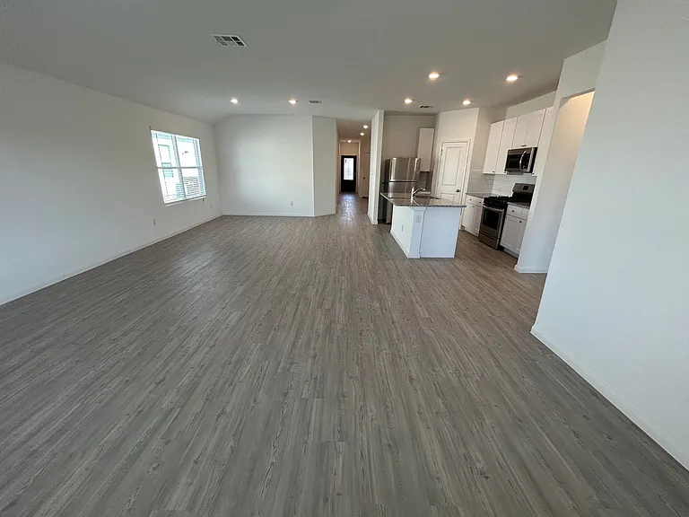 14706 Somerset Ml — Photo 5