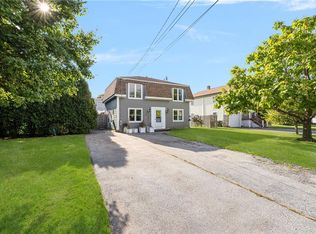 7 Belvedere Dr, Bristol, RI 02809