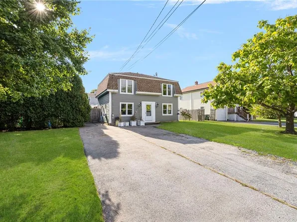 7 Belvedere Dr, Bristol, RI 02809