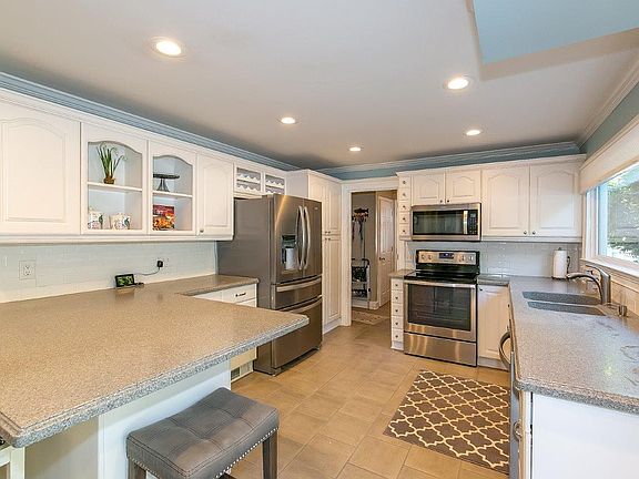 3rd image of 201 Creekside Ct SE