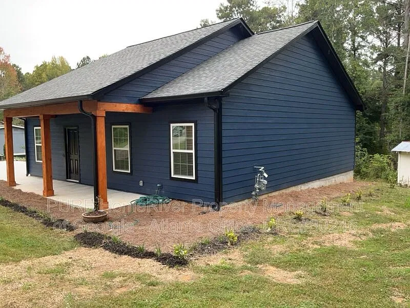 3 bed, 2.0 bath, 1300 sqft, $2,000 — Photo 3