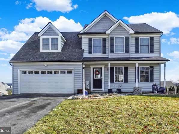 345 Torrey Pines Dr, Mount Wolf, PA 17347