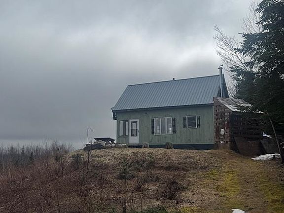 5th image of 639 Pinnicle Road