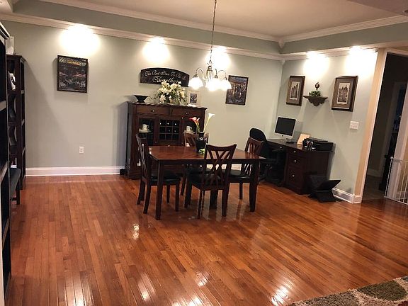 3rd image of 149 Stoney Brook Dr