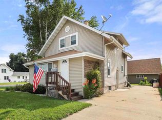 1202 S Division St, New London, WI 54961