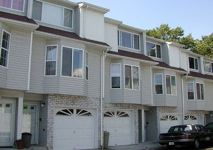 1st image of 18 Linda Ln