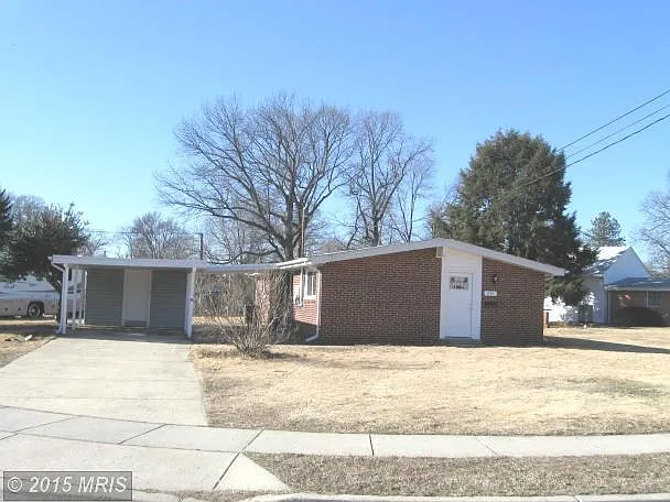 231 Saint James Dr photo 1