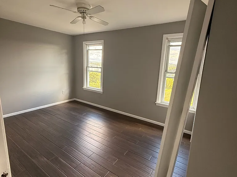 2914 Glasgow St — Photo 6