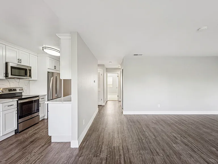 Skylark Apartments — Photo 26