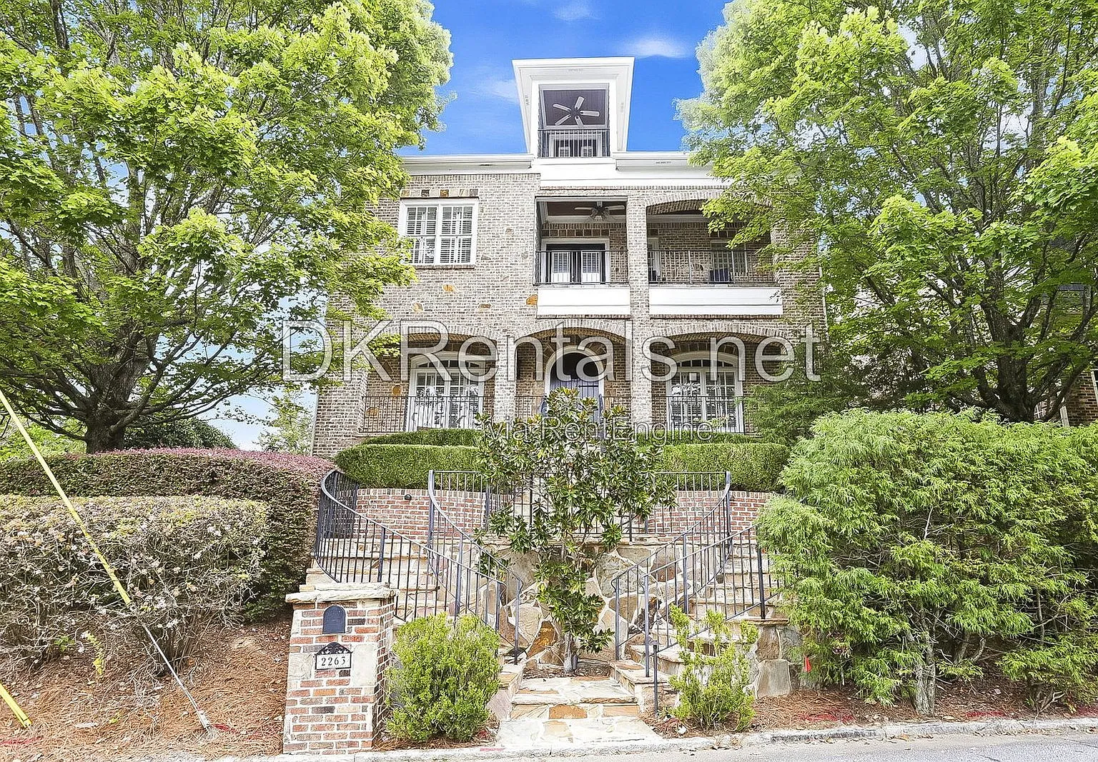 4 bed, 5.5 bath, 6338 sqft, $6,900 — Photo 1