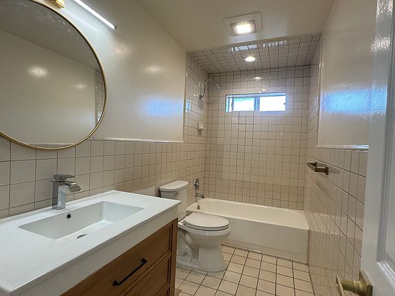 3rd image of 406 W Figueroa St APT C1