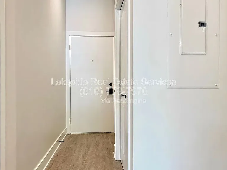 708 Wealthy St SE #H — Photo 11
