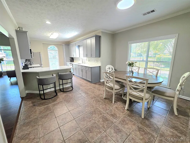 607 Forest Trl — Photo 3